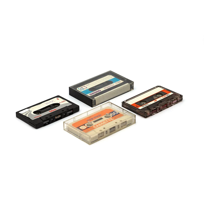 Conjunto de cuatro casetes de audio y estuches