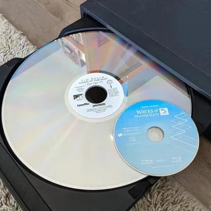 Comparativa de tamaños entre Laserdisc y CD
