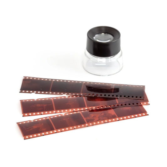 Negativos de 35 mm a Color Revelados con una Lupa