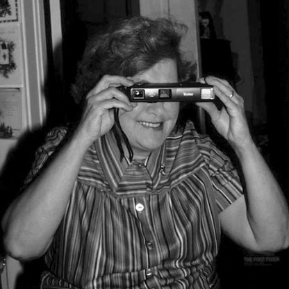 Mujer Vintage con camara 110